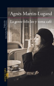 la gente feliz lee y toma café